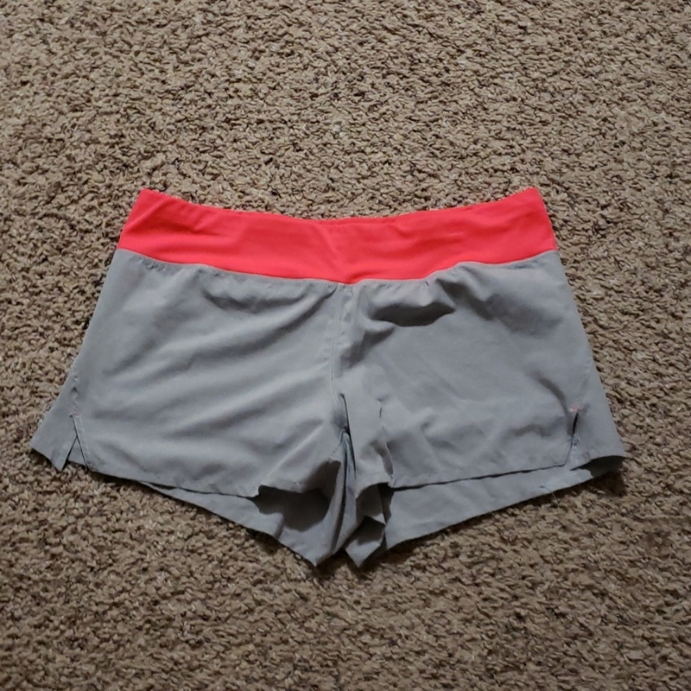 Gray shorts with neon pink waste.